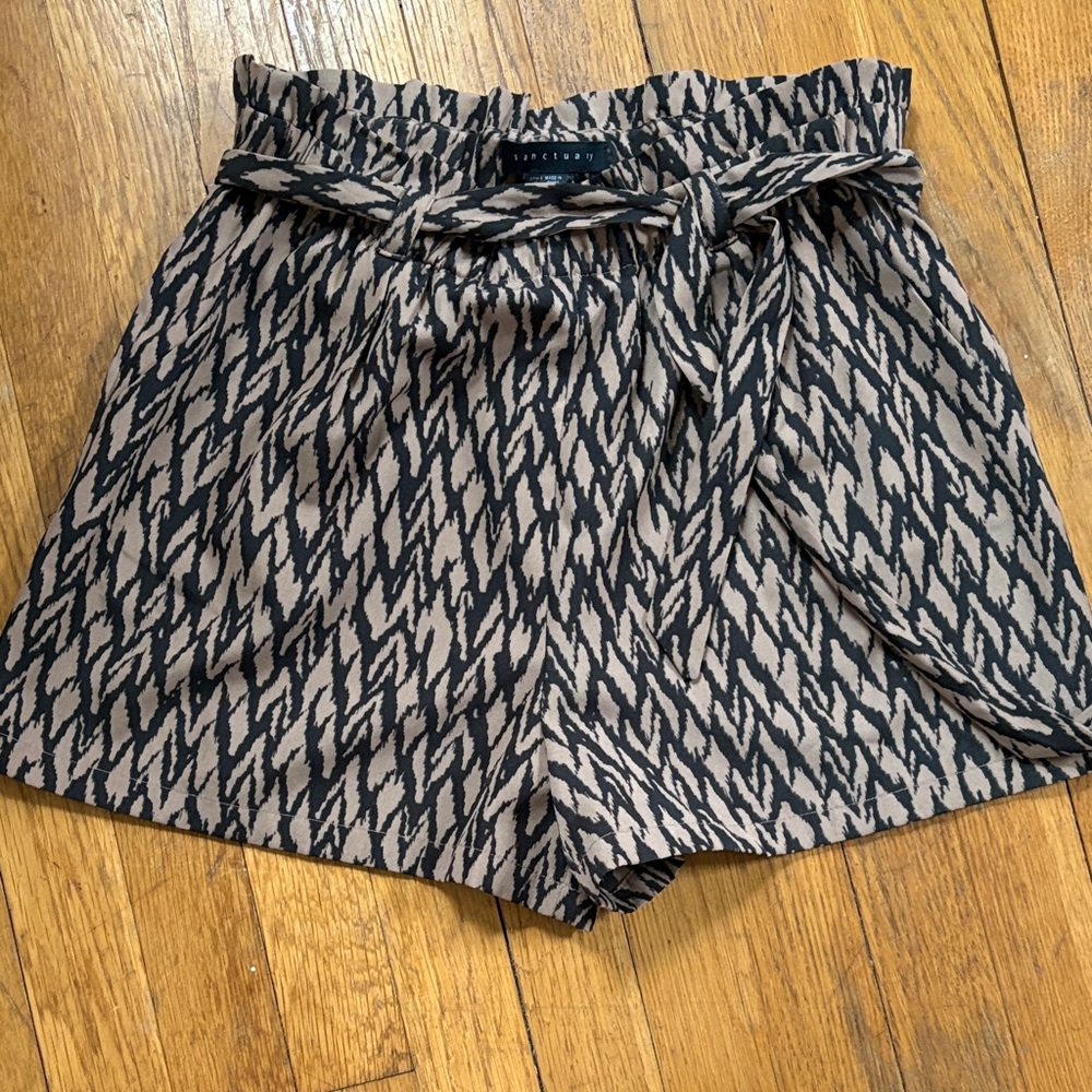 Sanctuary Taupe & Black Paperbag Waist Tie-Front Shorts